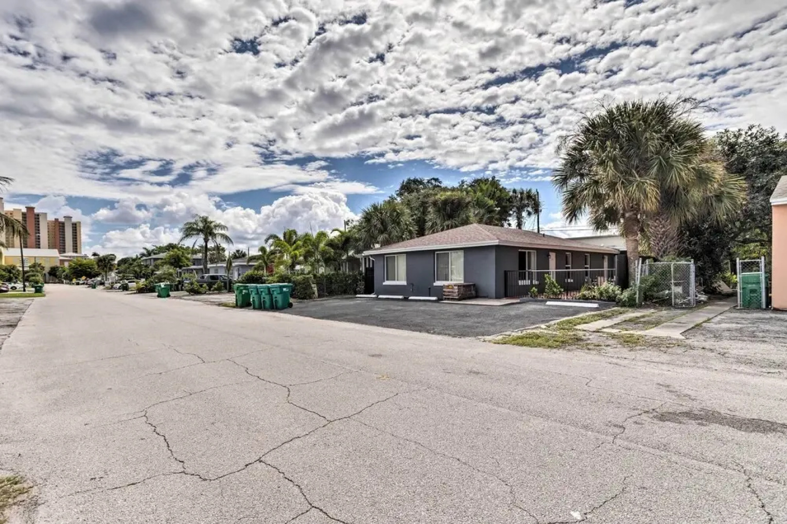Inviting Apartment < 2 Mi to Riviera Beach!