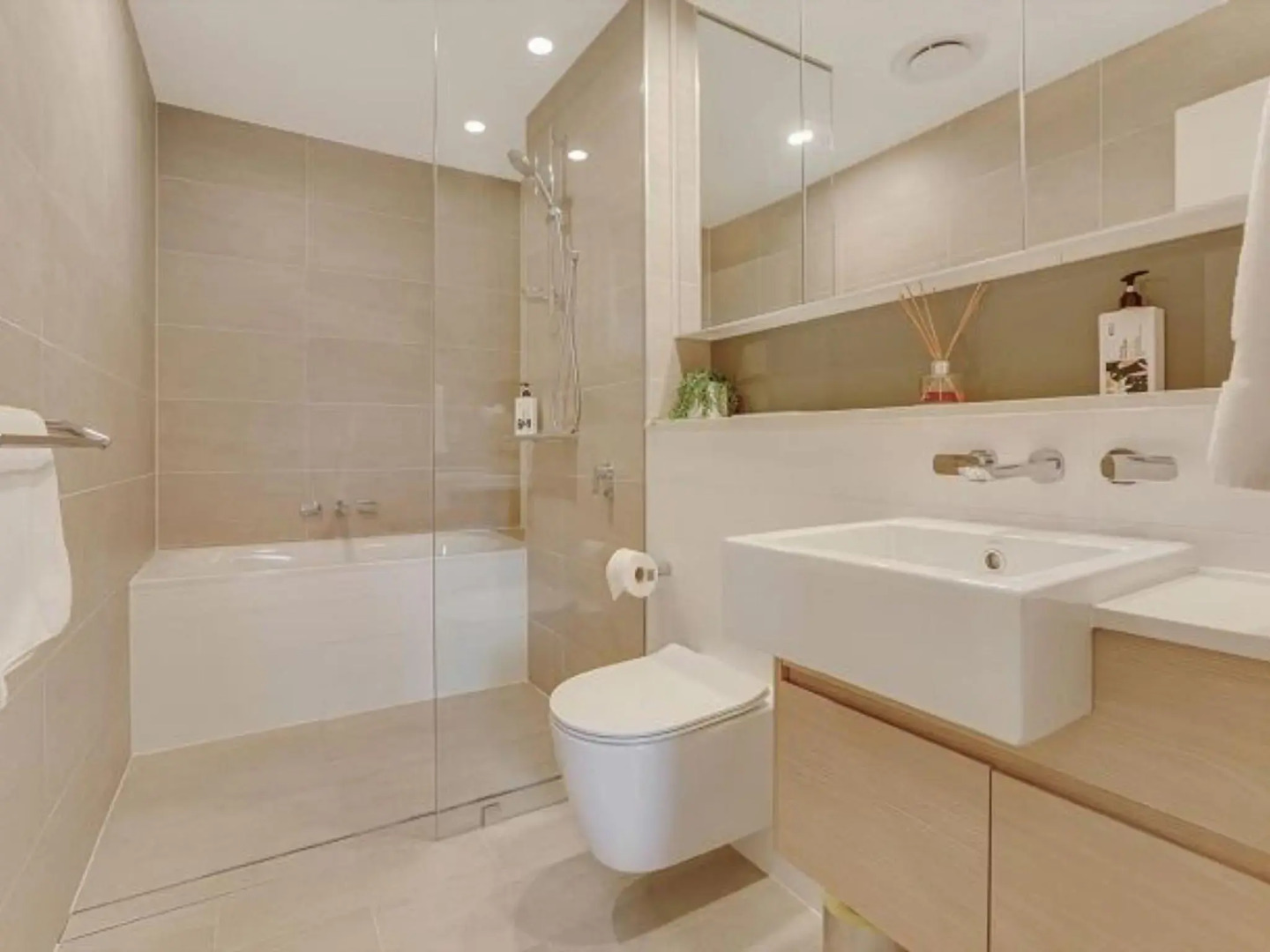 Luxury High End Unit Private Courtyard on Ground Level