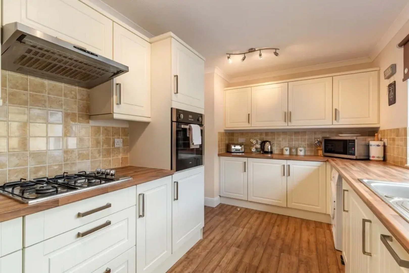 Castaway Lodge - Close to Beach Lovely Lodge With Veranda