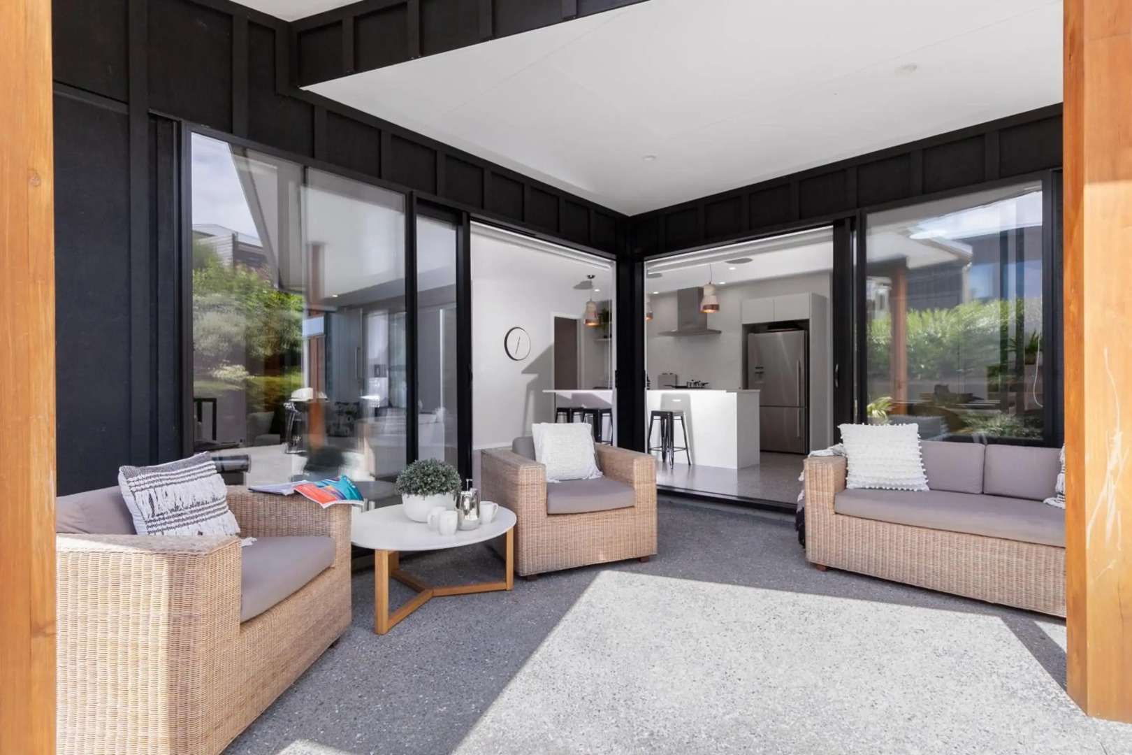 Stylish Villa Escape - Matakana Holiday Home