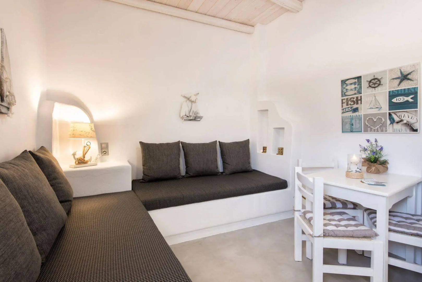 Blue Waves Suites & Apartments To Kyma