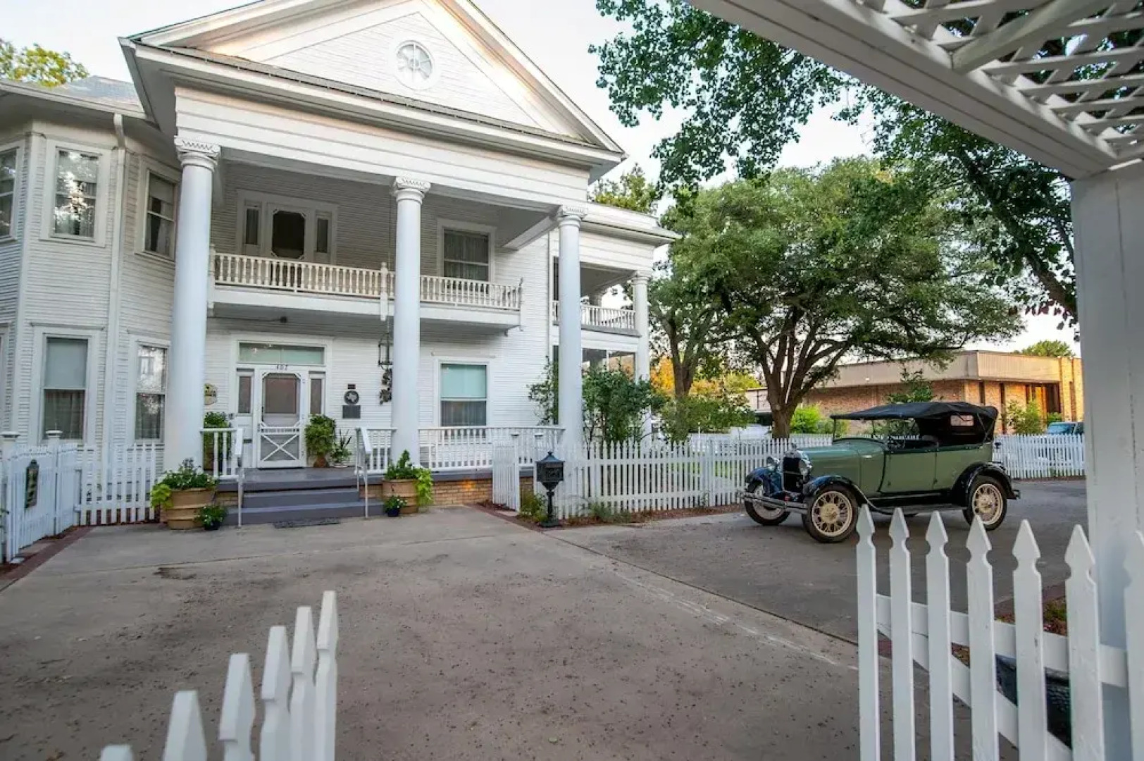 Oaklea Mansion Bed and Breakfast