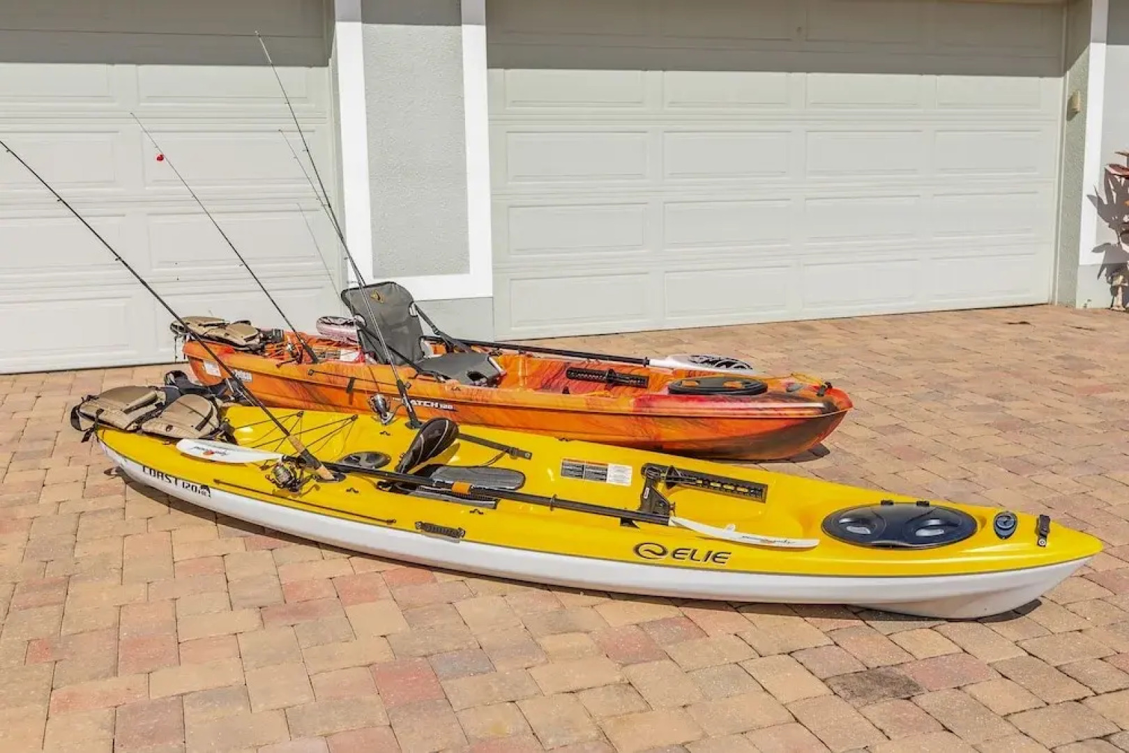 Canal House - 3 Br home by RedAwning