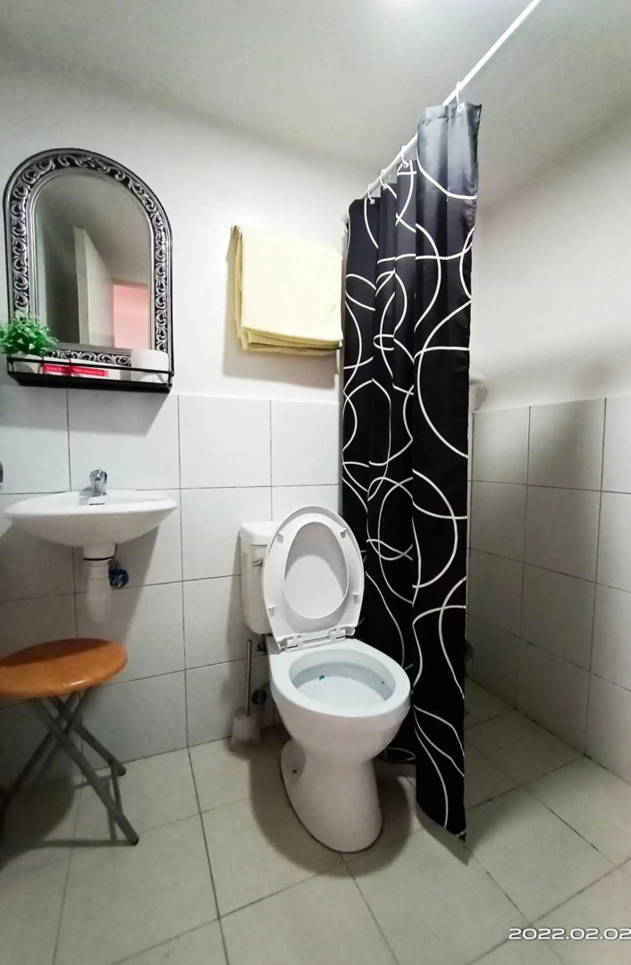 Relaxing 1-Bedroom Condo Unit (by Lee Portum)