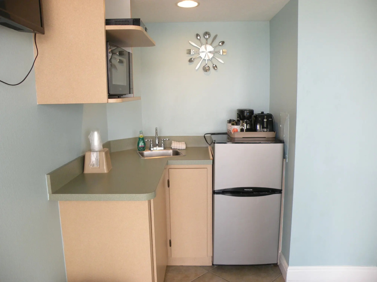 Pelican Pointe Clearwater Beach Hotel