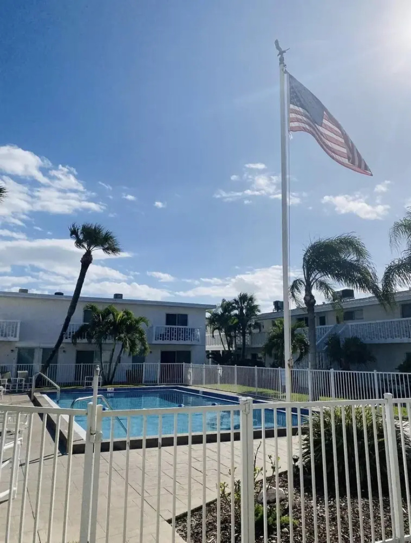 Studio With Full bed Near the Beach!!