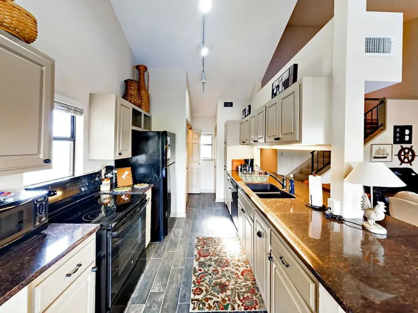 104 Horseshoe Bay Townhouse #18 2 Bedrooms 2 Bathrooms Townhouse