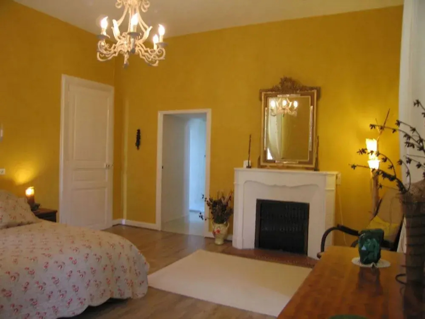 Logis de Guitres - Chambres dHotes