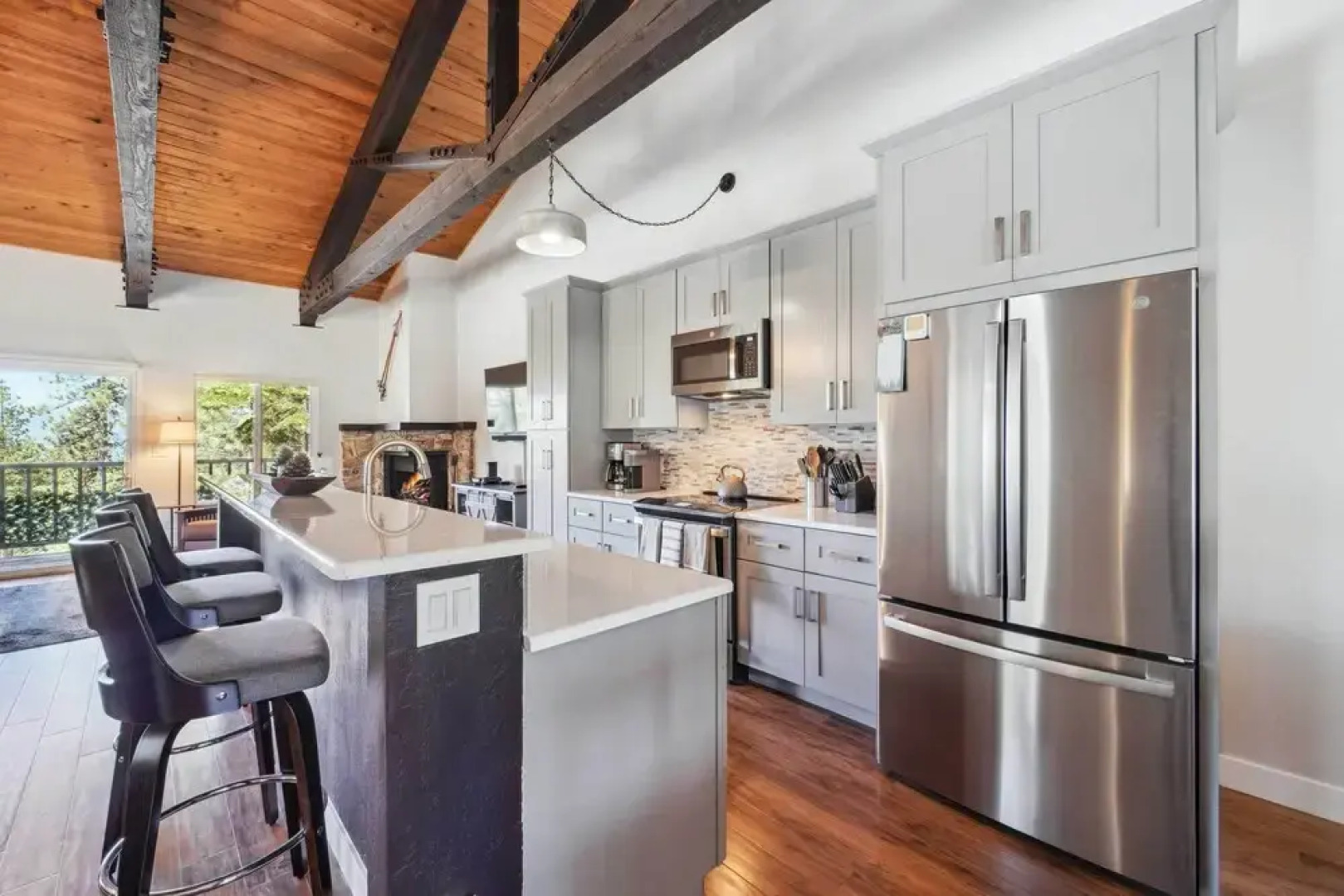 10 Mi to Palisades Tahoe! Condo w/ Game Room