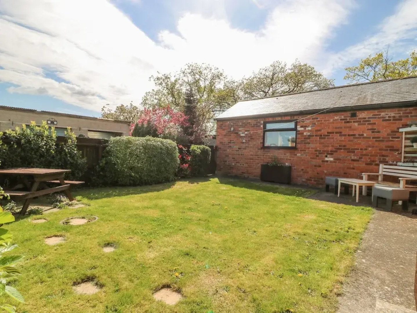 1 Pines Farm Cottages