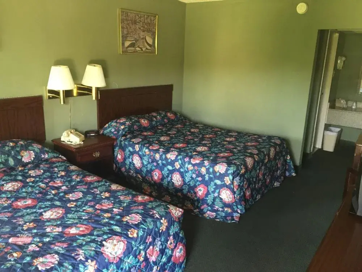 Red Carpet Inn & Suites - Muncie