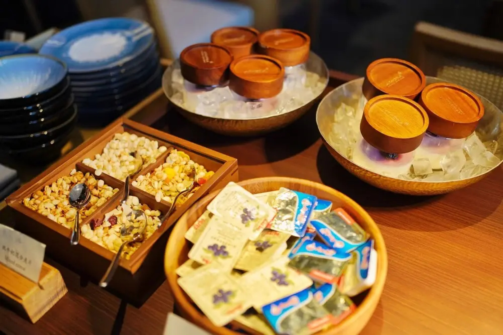 Yihe lake shore Hotspring