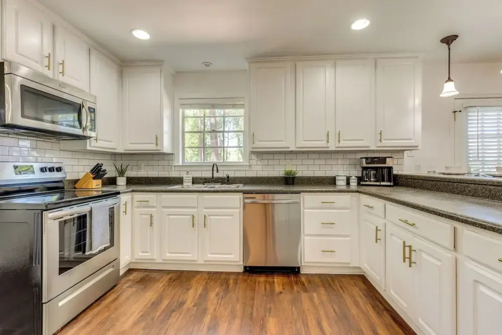 Family-friendly Home: 6 Mi to Downtown Mobile!