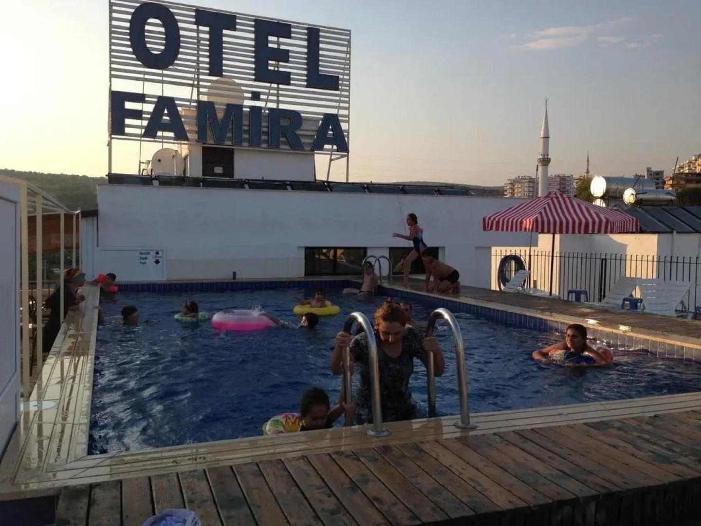 Fami̇ra Otel