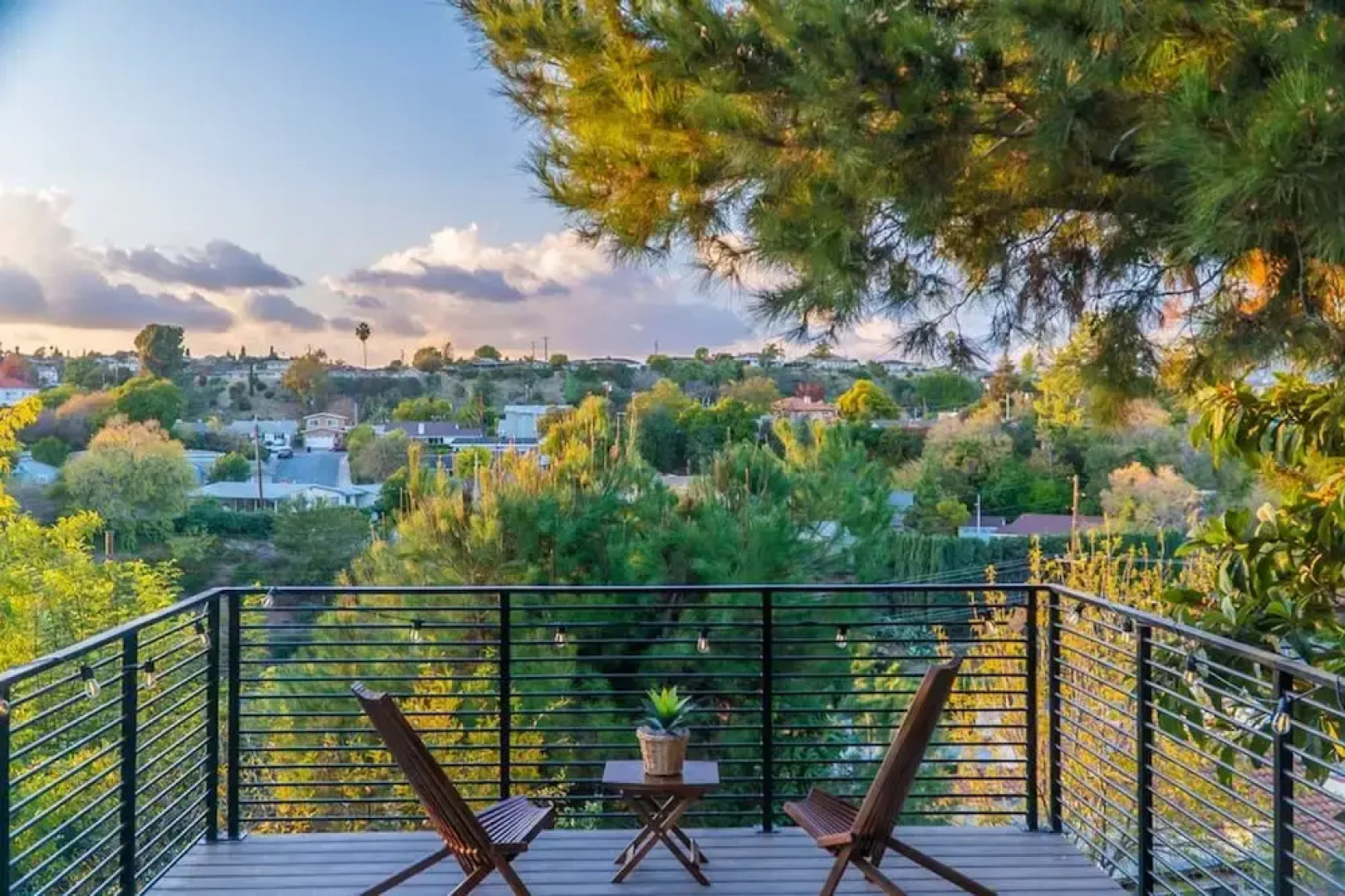 Stunning LA Luxury Retreat Ideal for Work or Play