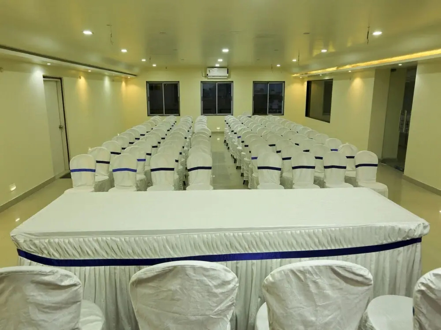 OYO 10565 Hotel Mira International