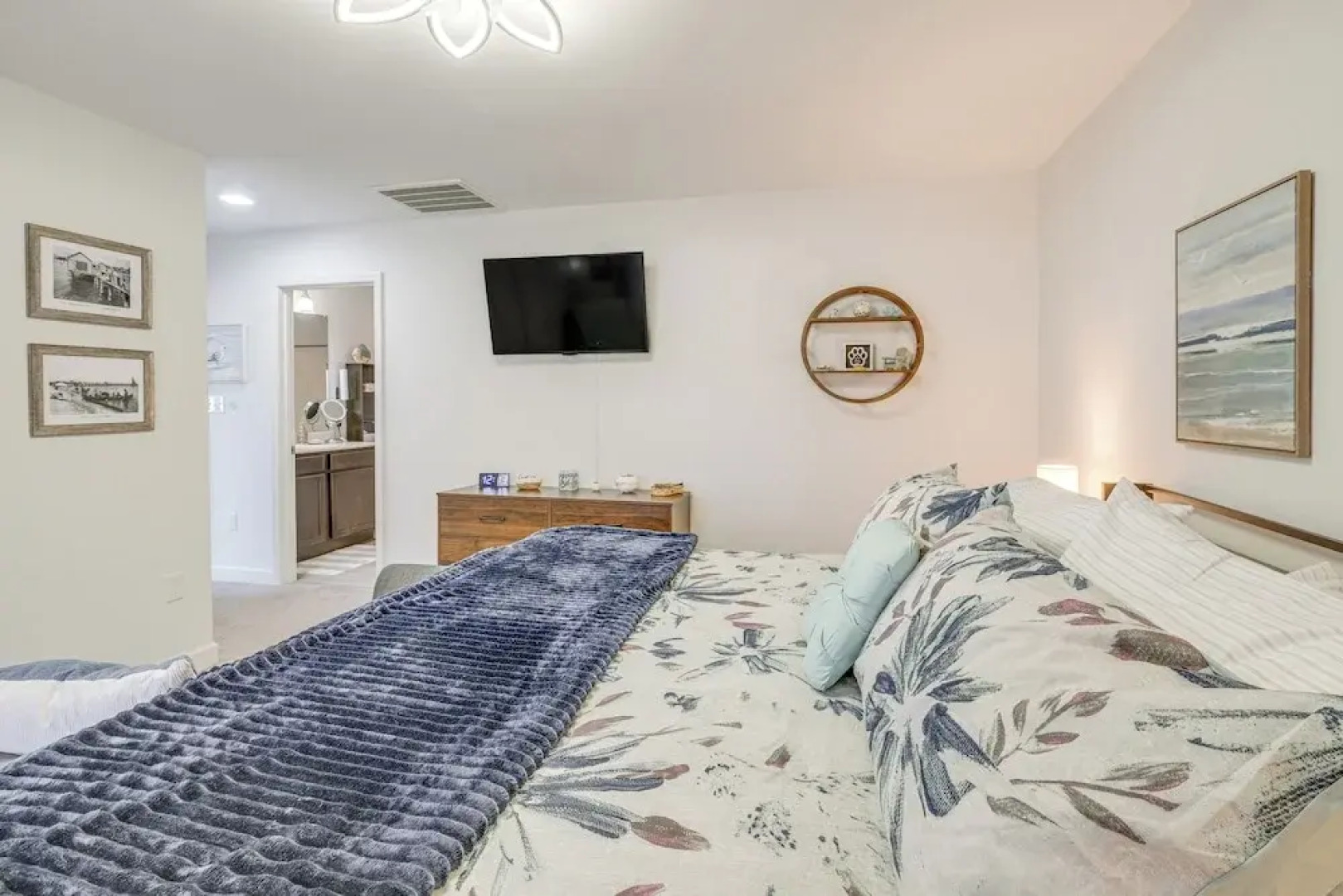 1 Mi to Colonial Beach Boardwalk: Home w/ Fire Pit