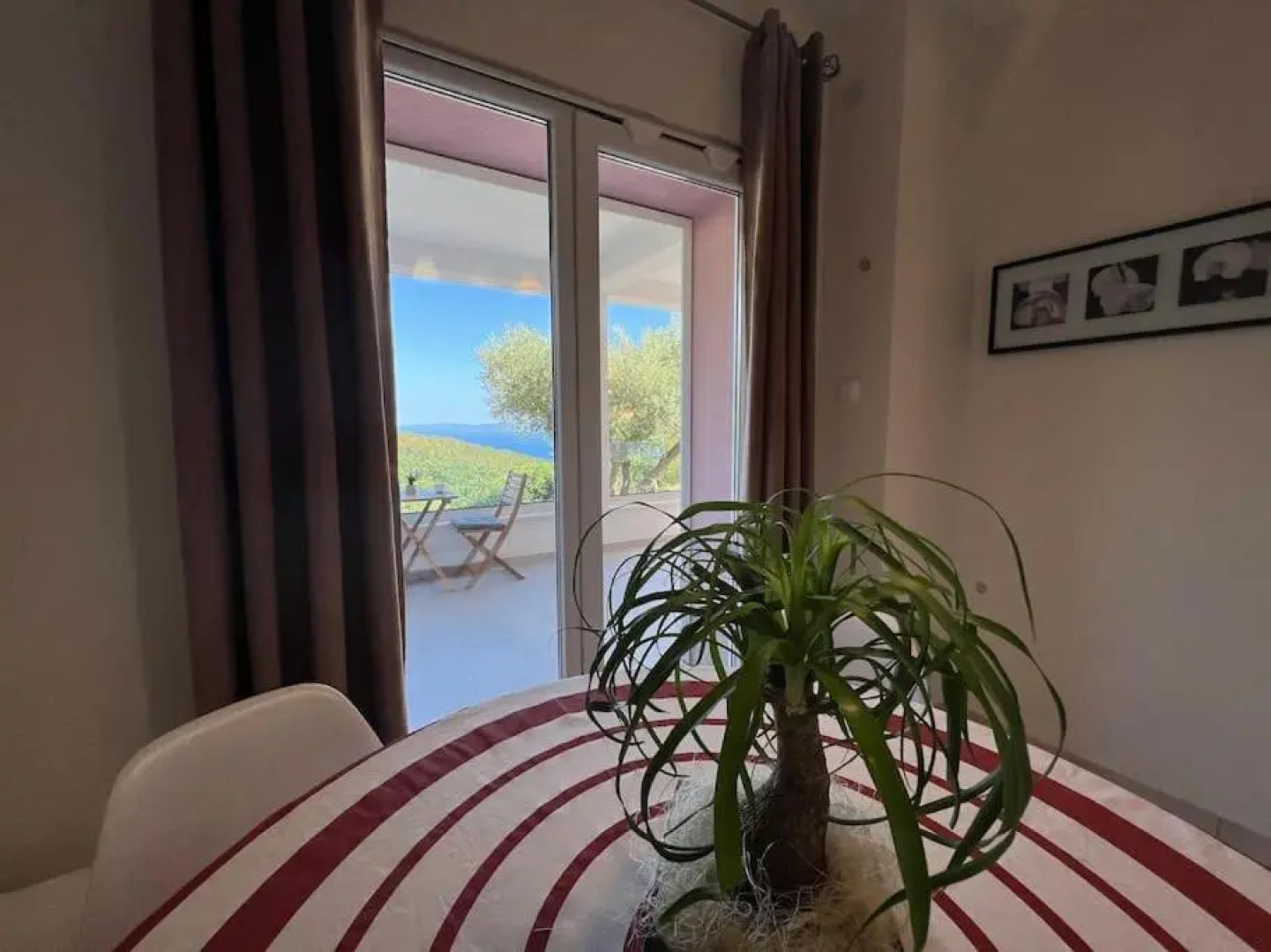 Studio Vesna with a terrace and sea view