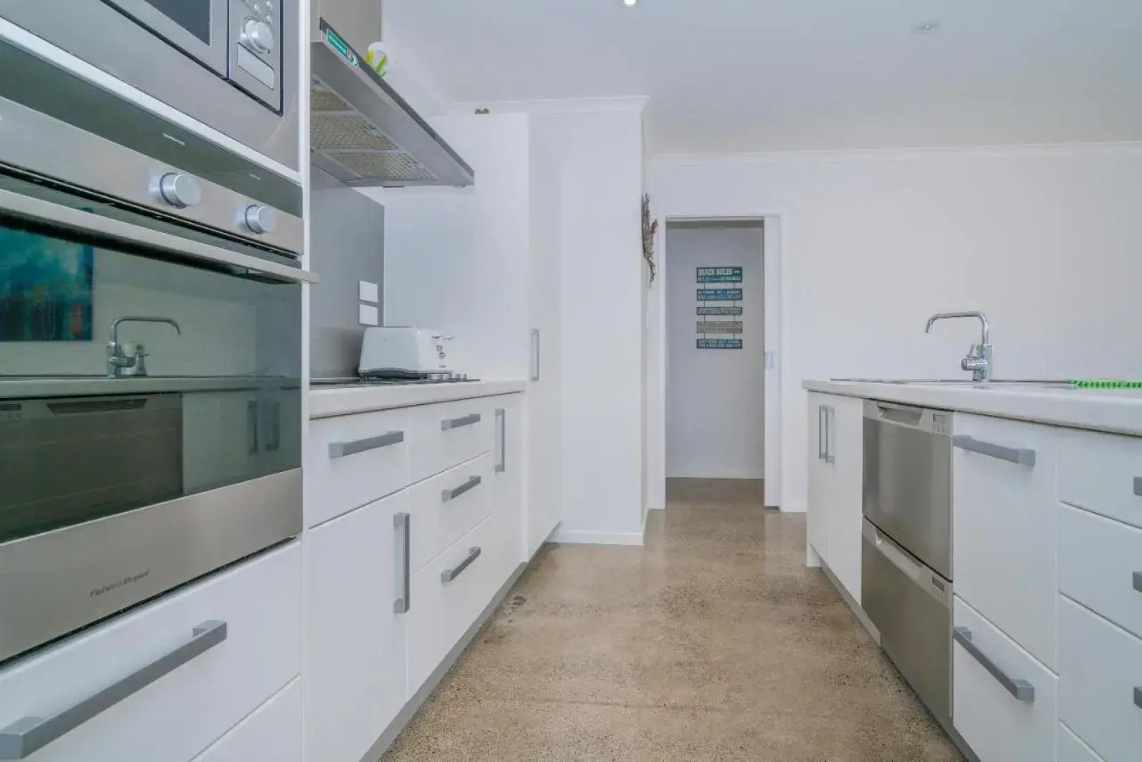 Rose's Beach Pad - Matarangi Holiday Home