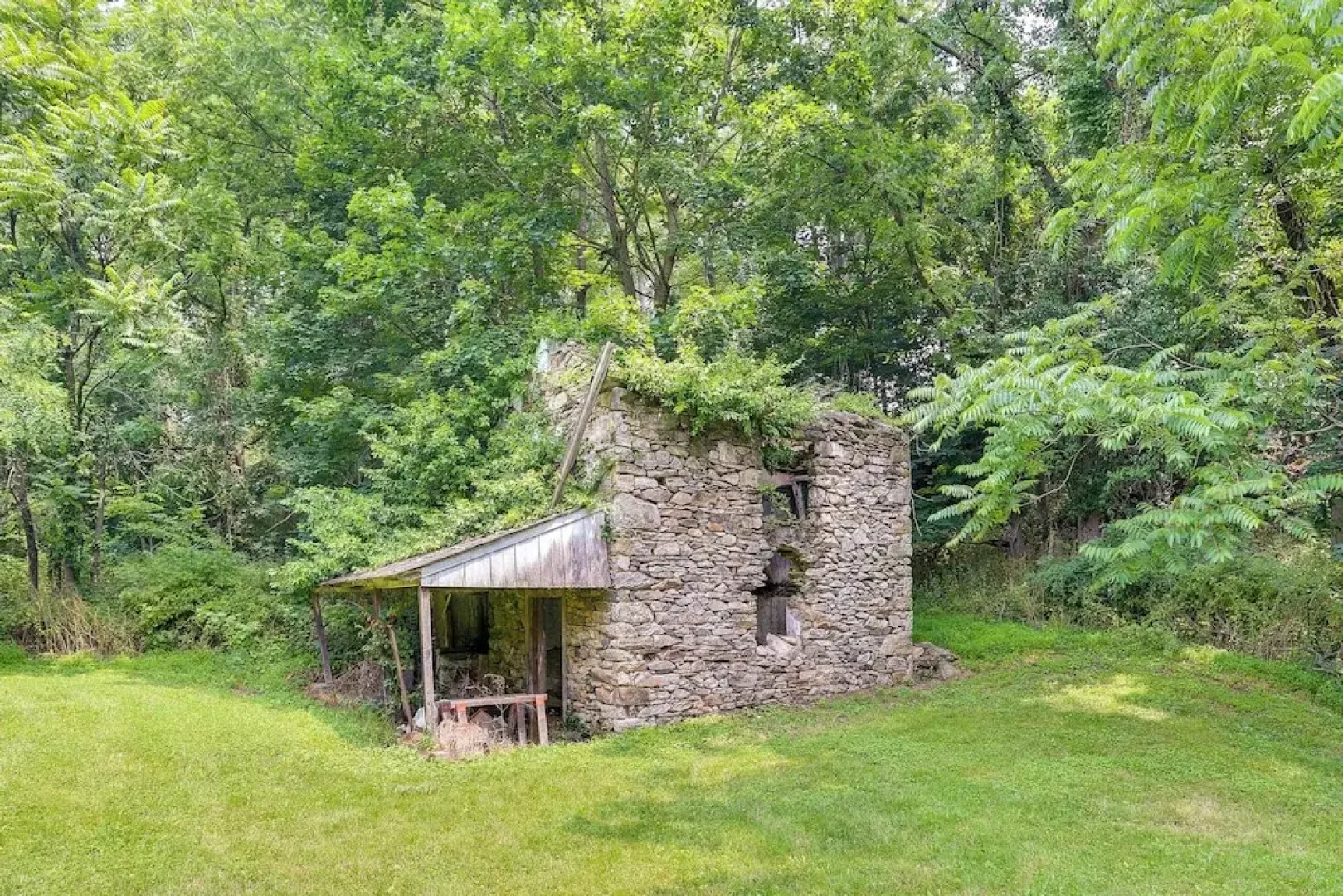 Large Historic Home in Pennsylvania Dutch Country!