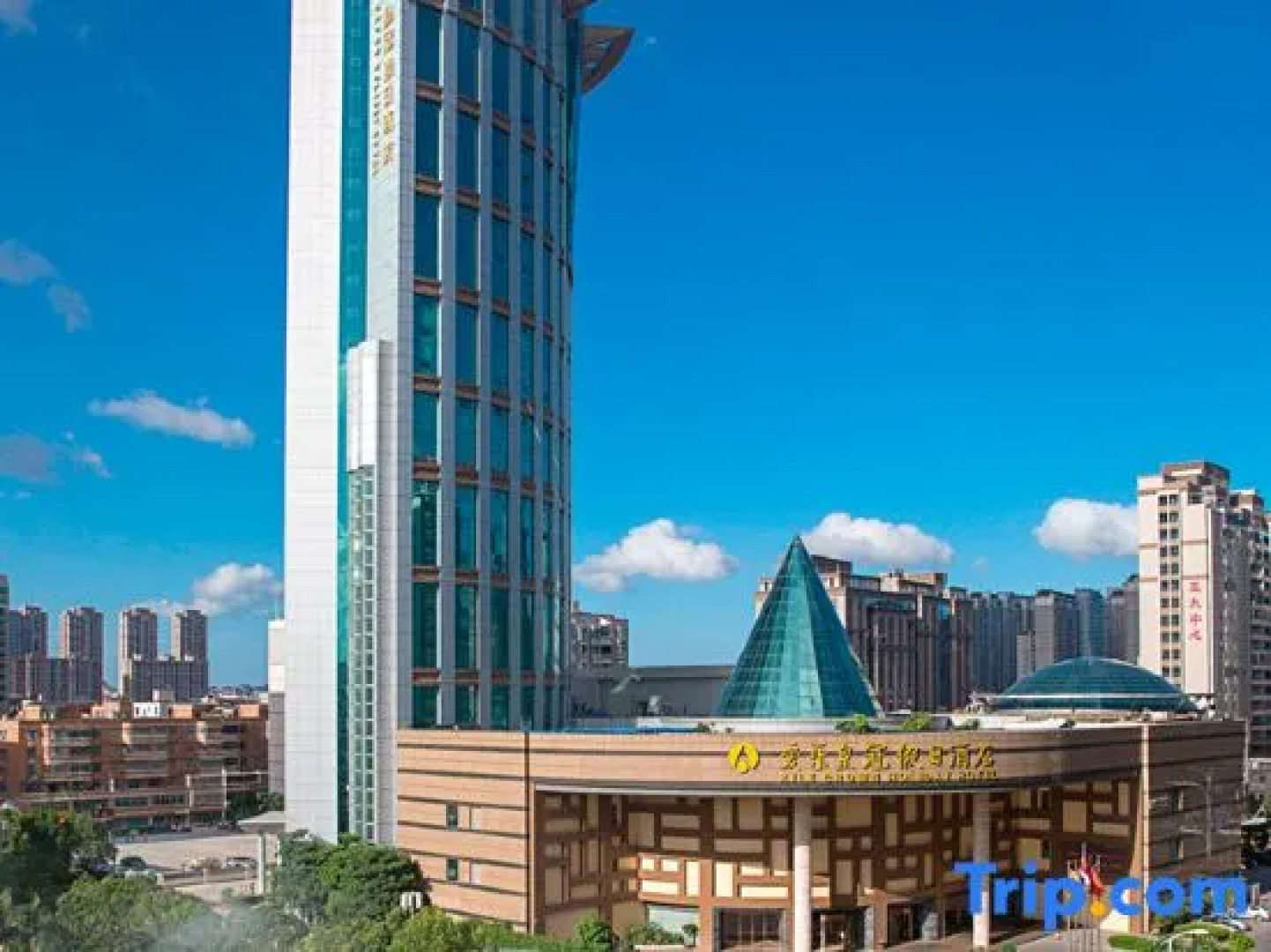 Aile Crown Holiday Hotel