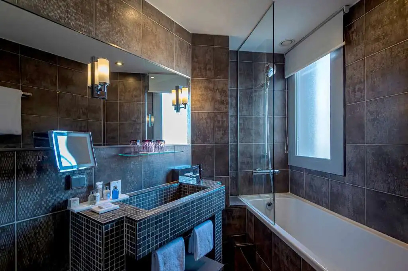 Canopy by Hilton Cannes