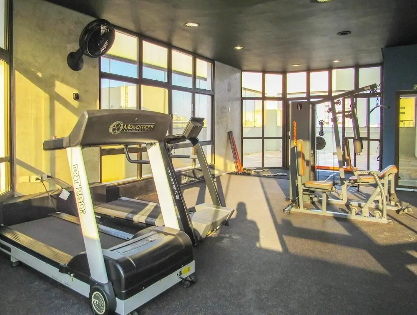 Apto a 200 m da Praia das Pitangueiras-guaruj SP