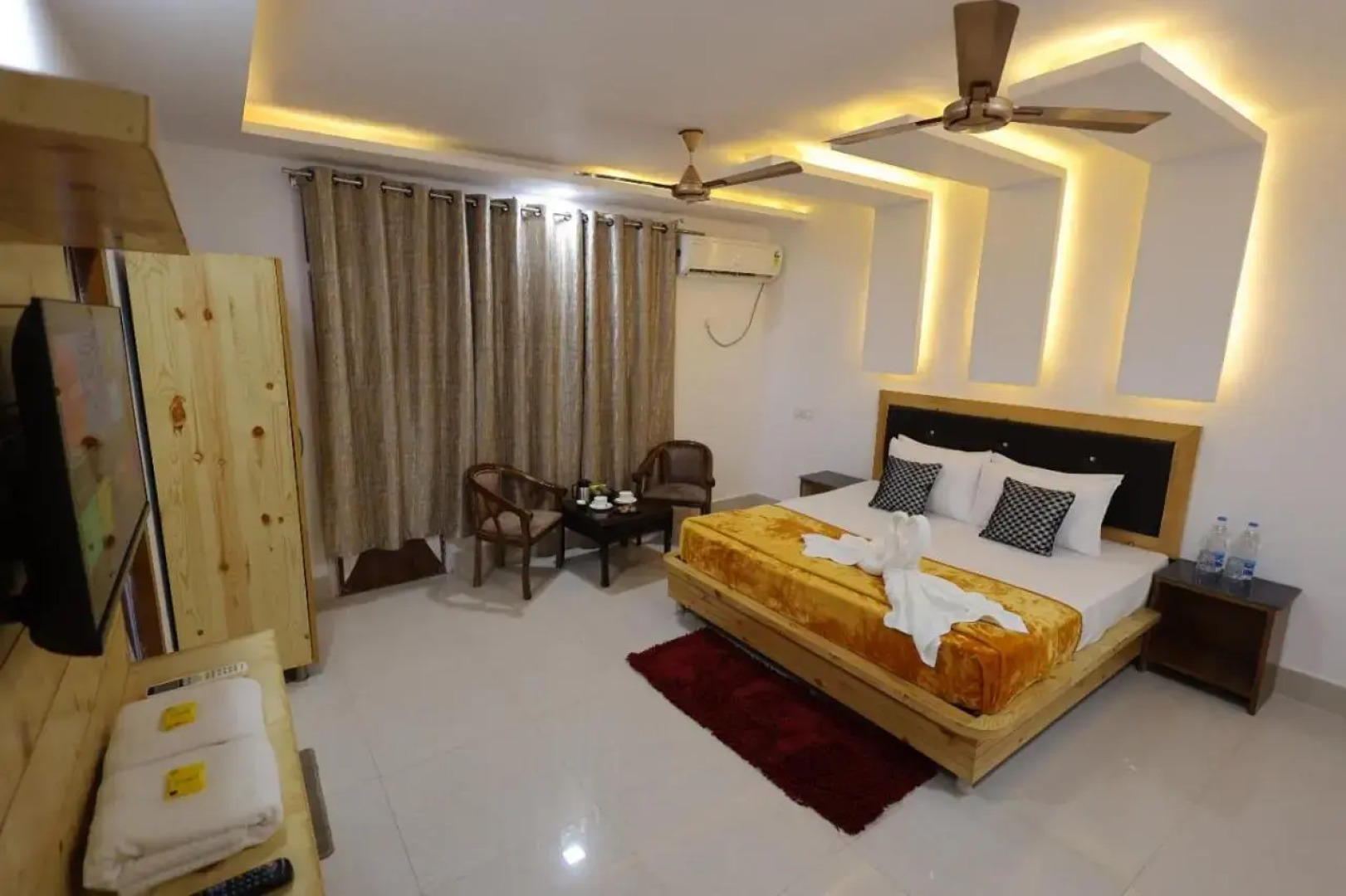 Hotel The Queen by Jal's