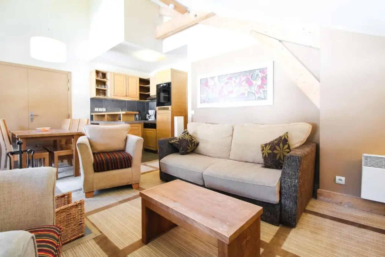 Cosy, modern 2-bed with fireplace & beautiful views