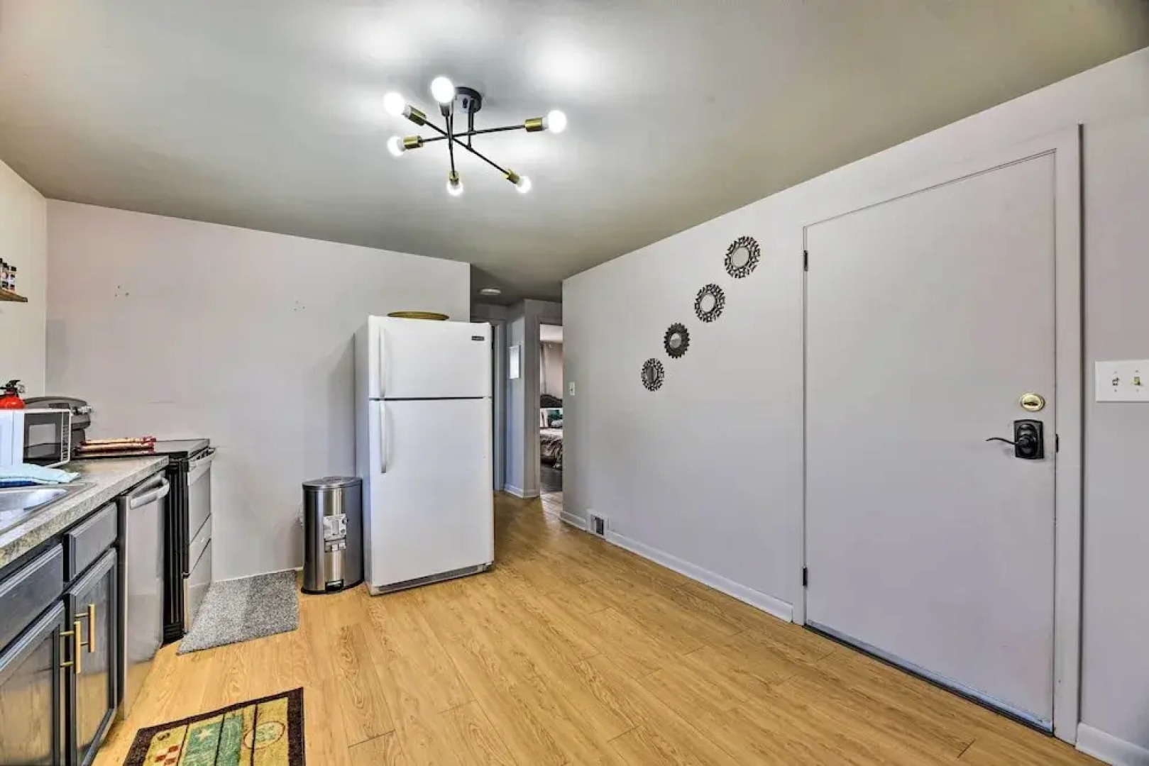 Charming Buffalo Apt: 18 Mi to Niagara Falls!