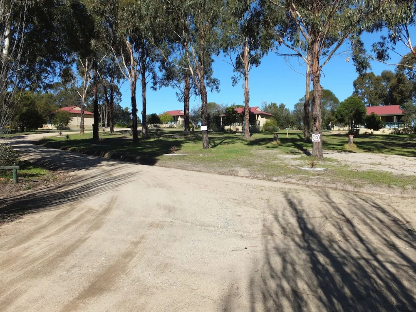 Lakes Entrance Country Cottages