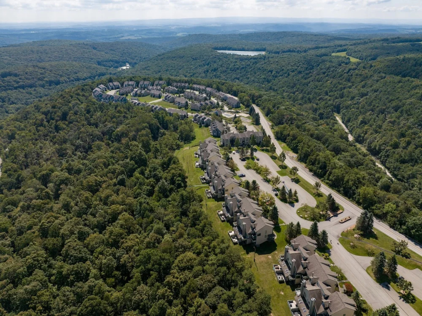 Seven Springs 2BR Loft Premium Condo, sleeps 11! by RedAwning