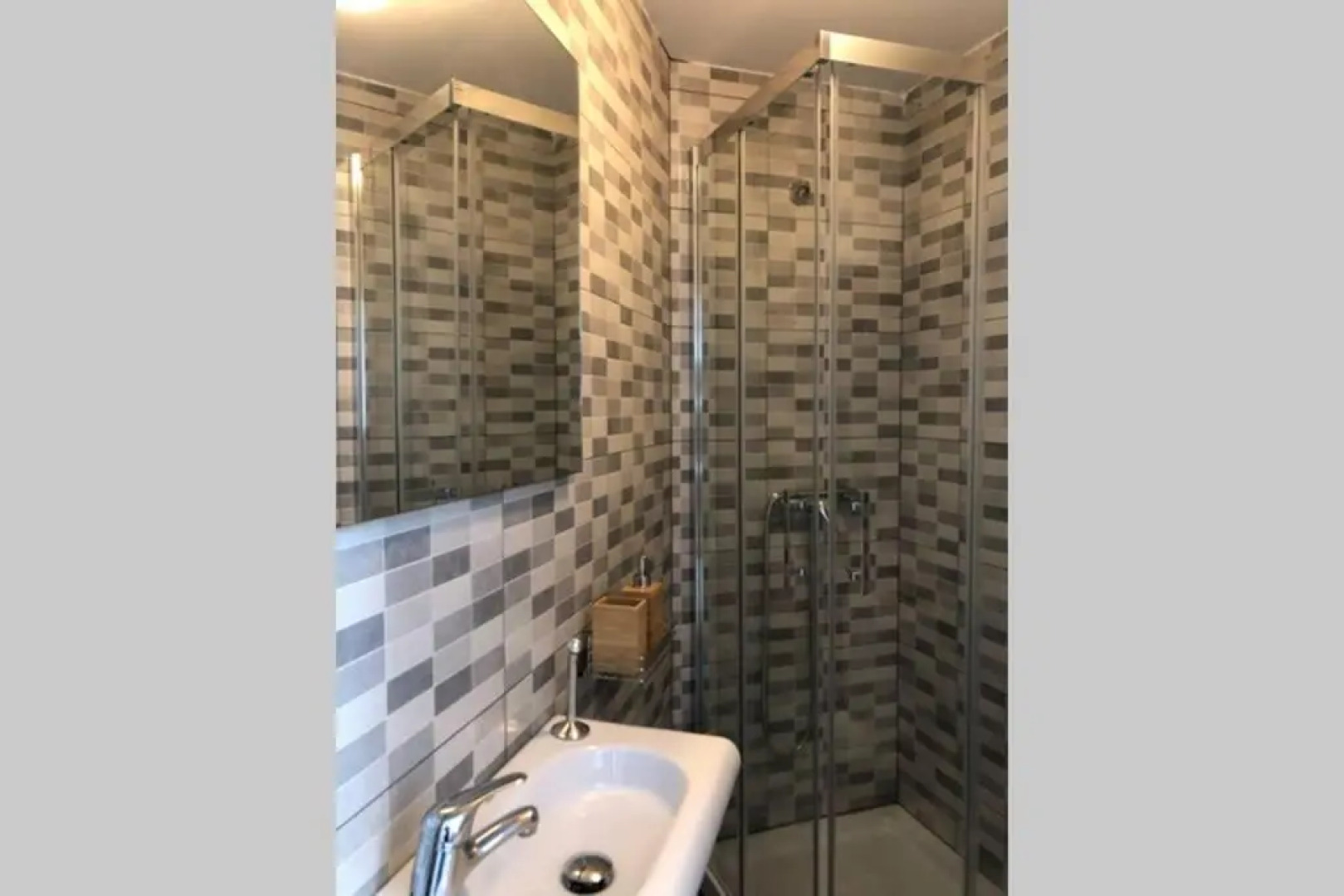 M4 Cool Terrace. 1 min to metro. 15 min to center