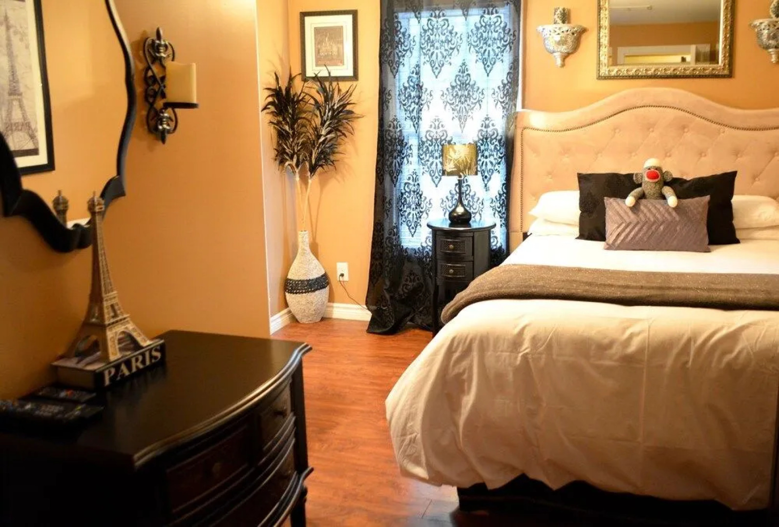 Distinctive Inns of Kingsville Inn136