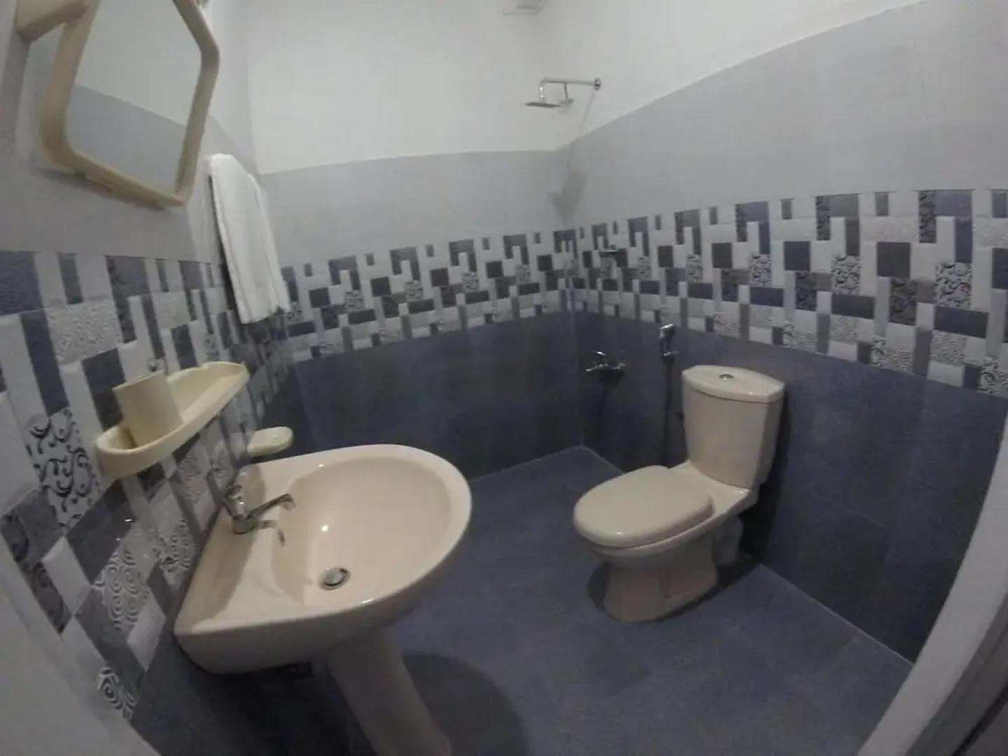 A to Zee Airport Villa