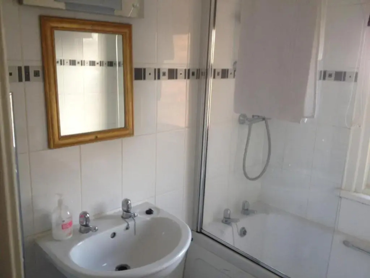 Shanahans B&B with Sports Bar