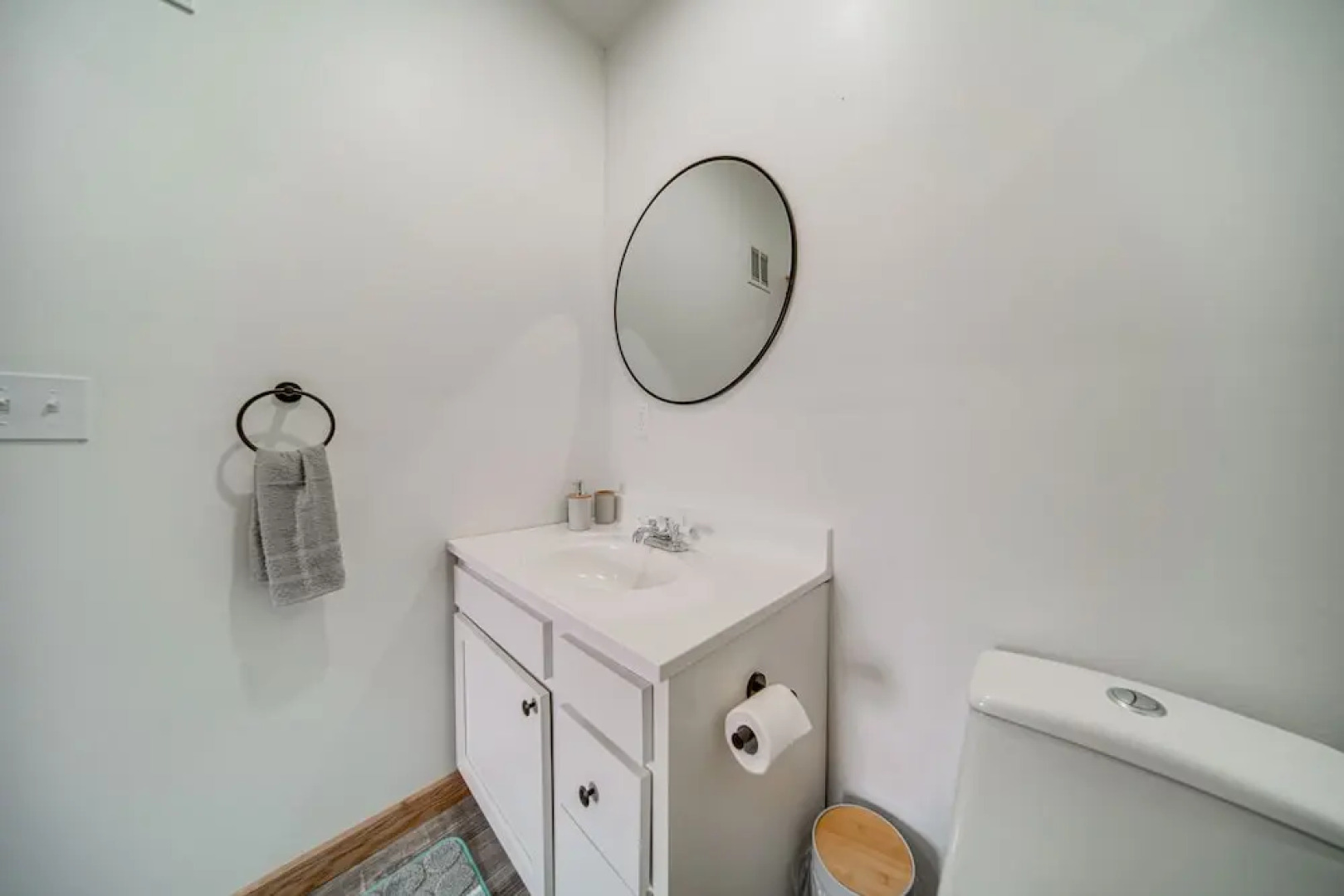 Balcony+ Golf Course View: Quiet Erie Getaway