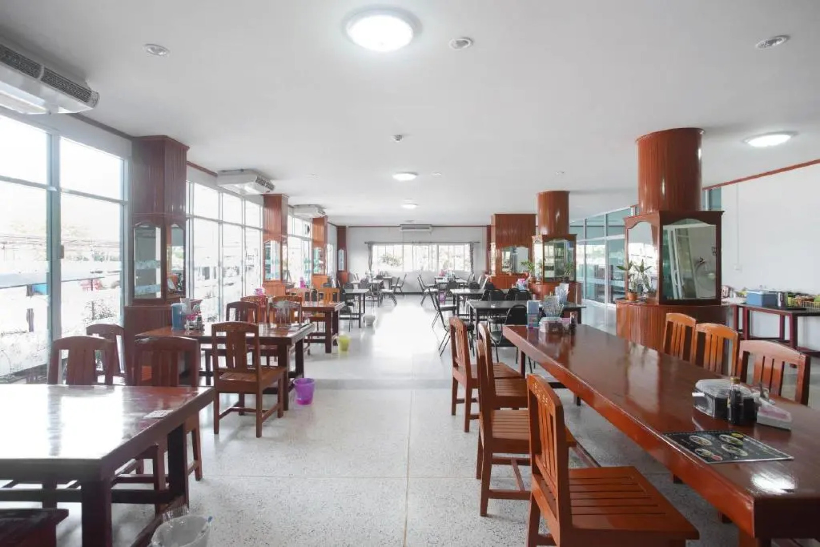 OYO 75394 Sakthong Grand Hotel