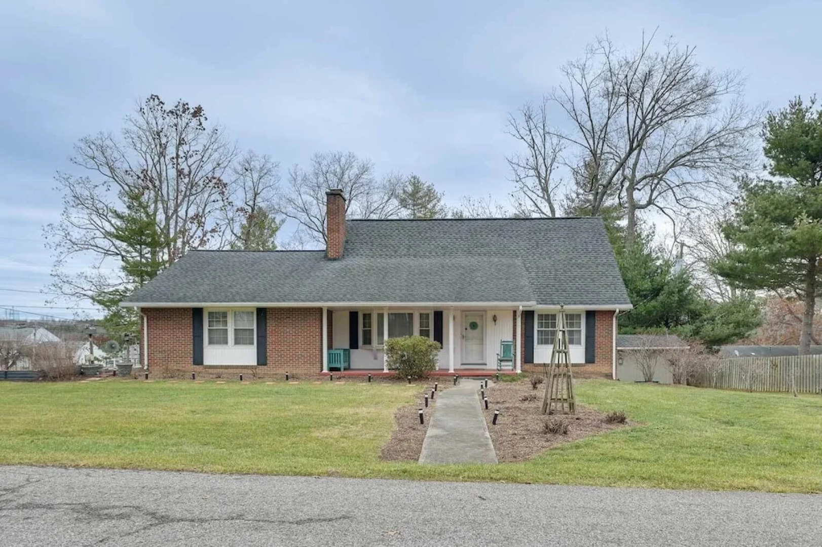 Large Home w/ Deck & Grill ~ 9 Mi to Virginia Tech