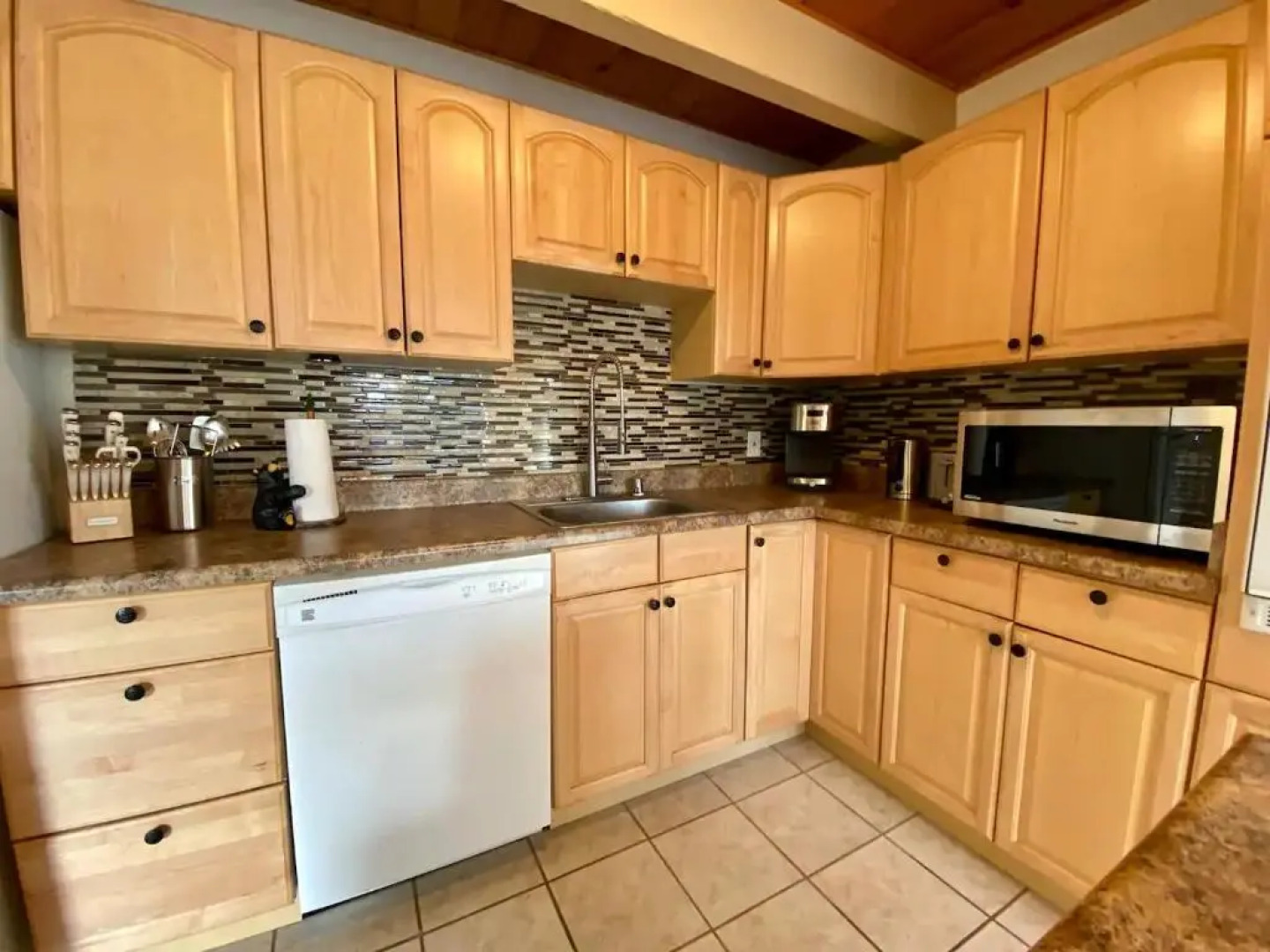 Hot Tub, Deck & View: Peaceful Arnold Cabin!