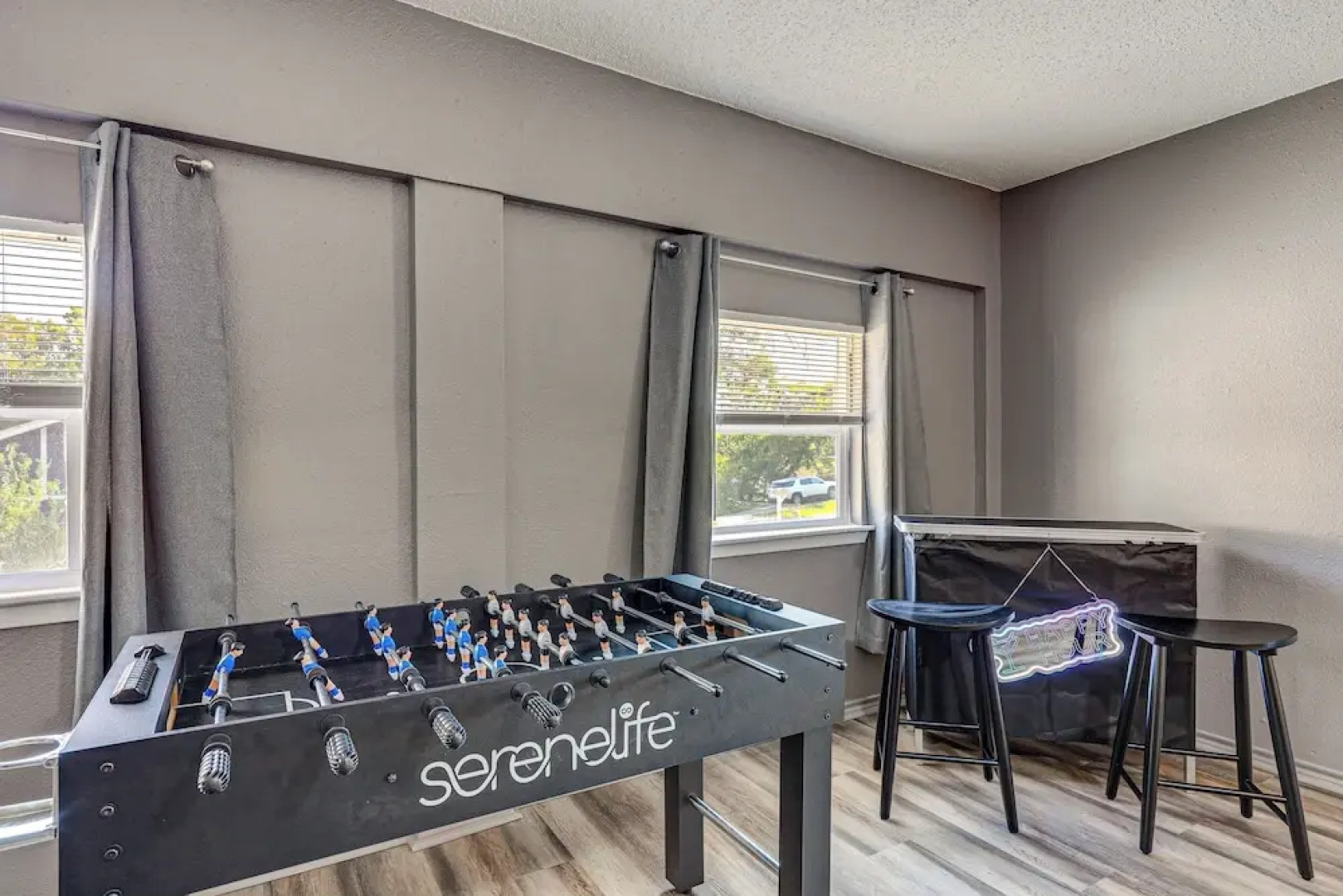 12 Mi to The Alamo: Converse Home w/ Foosball