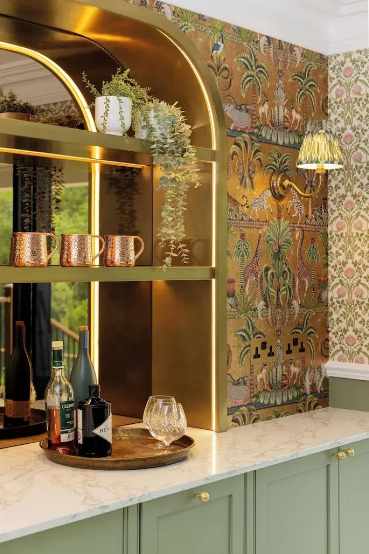 Thames Mansion - River View