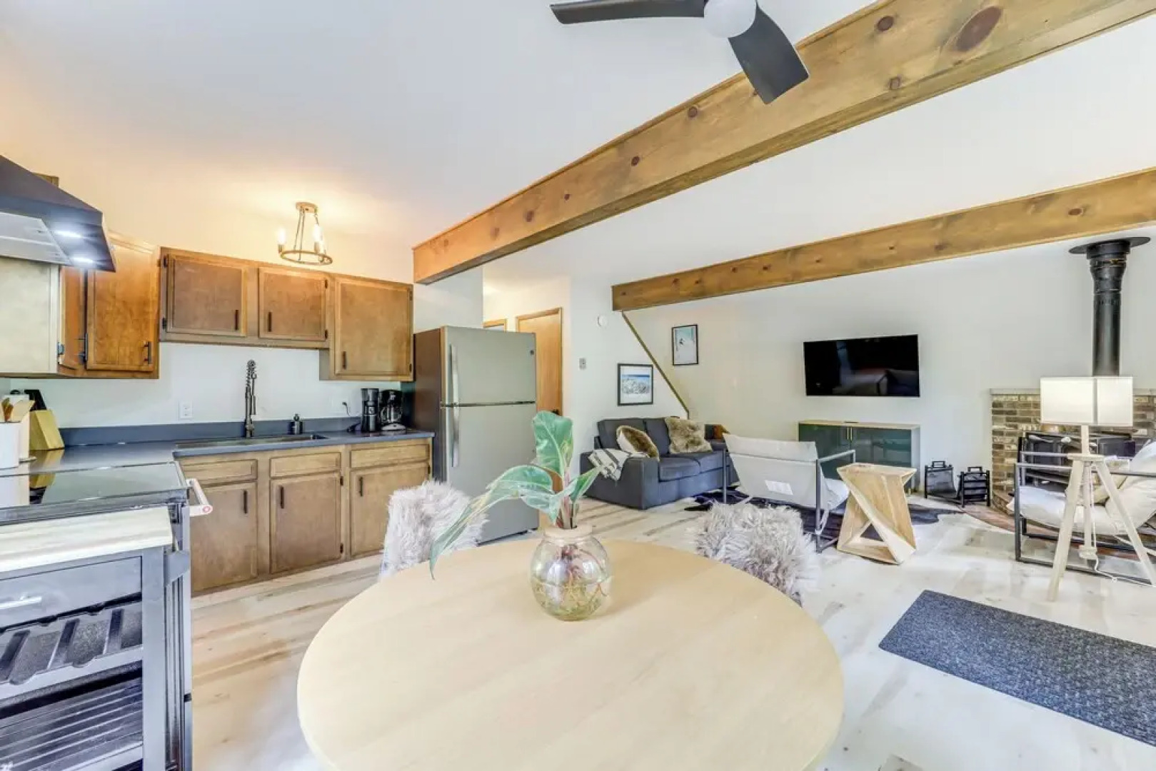 Roscommon Chalet w/ Hot Tub Near Higgins Lake!