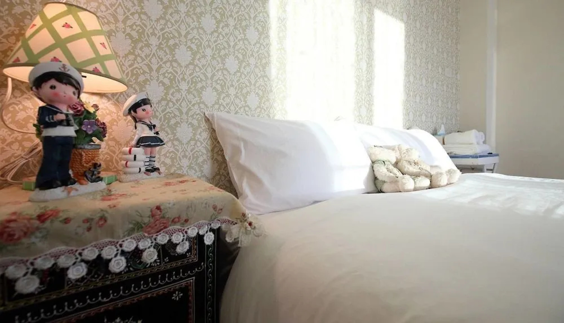 Textile Girl Romantic Homestay