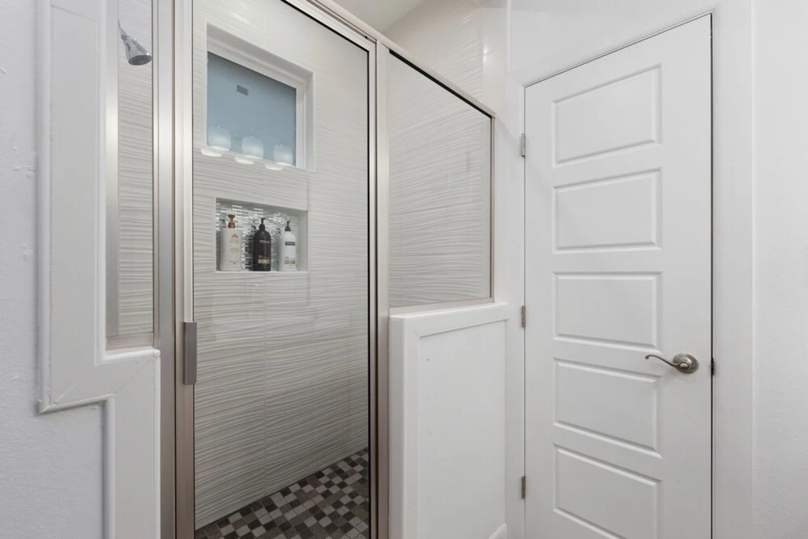 Modern Duplex with Fully Upgraded Amenities