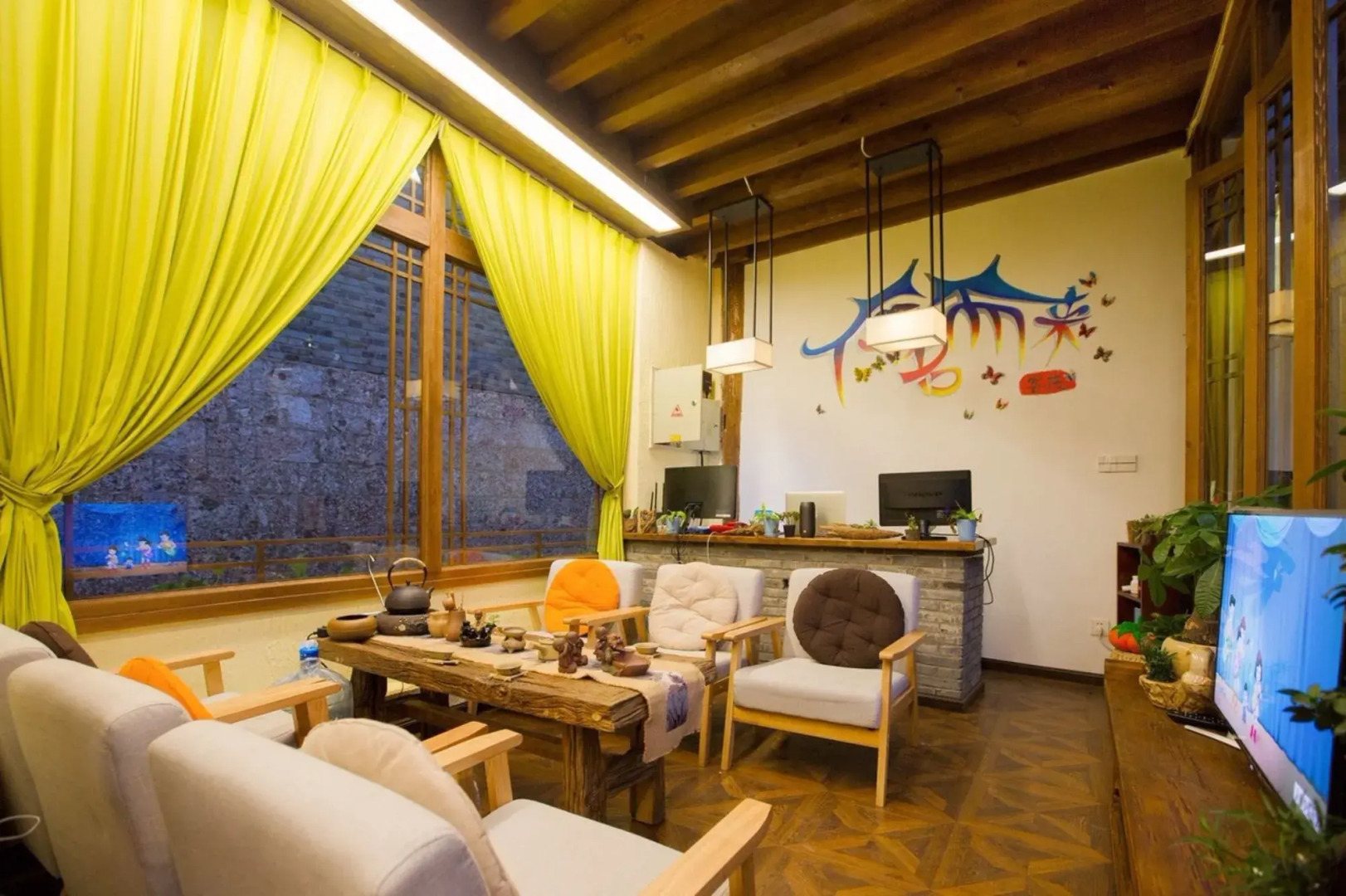 Lijiang Hua Qian Yue Xia Inn