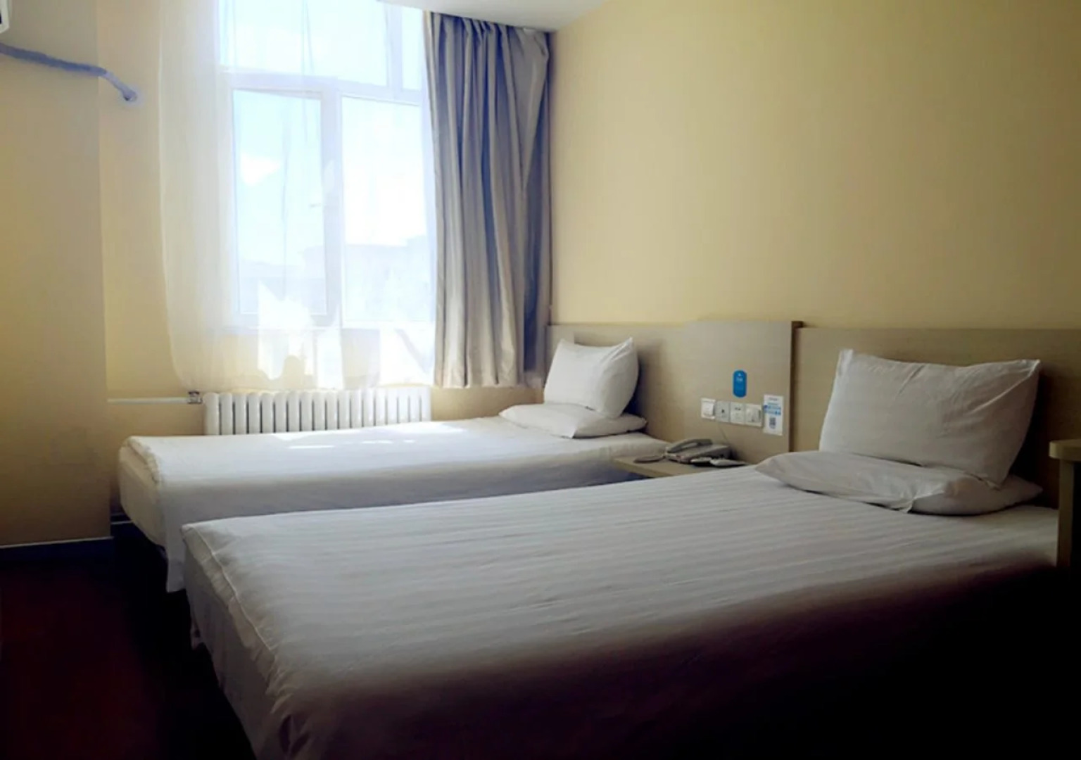 Hanting Hotel Yining Shanghai Town