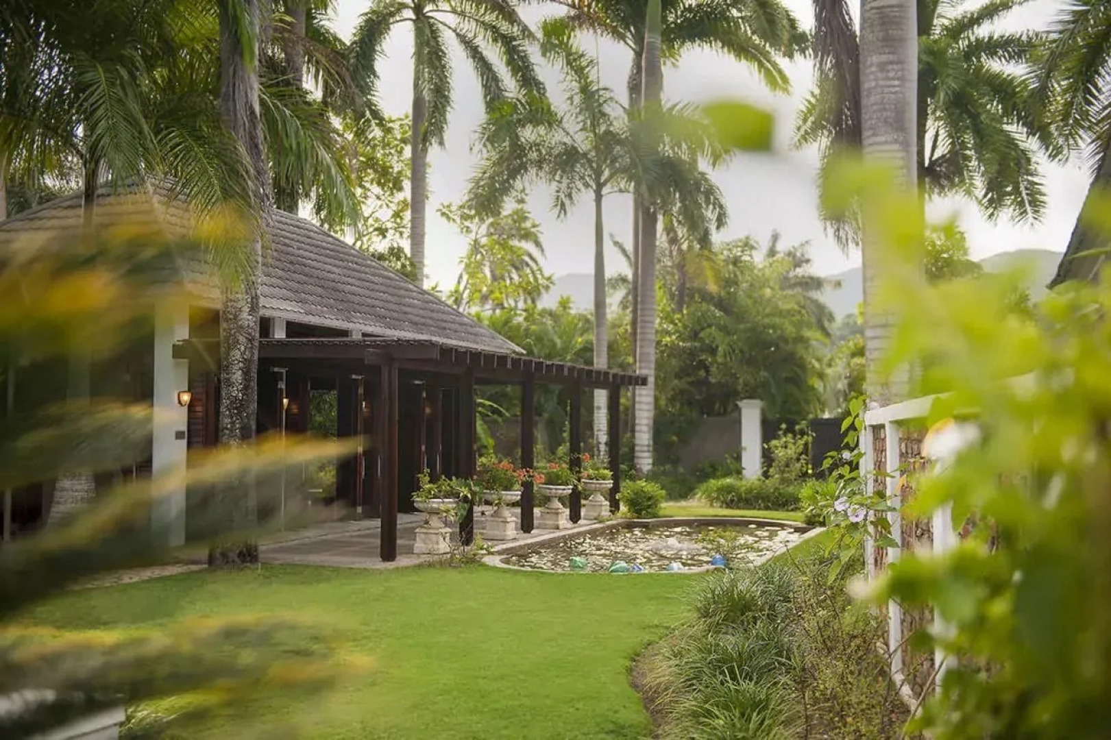 Отель Half Moon