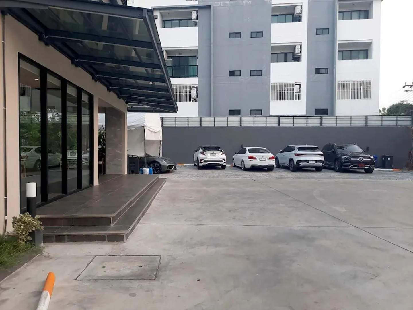 The 9 Residence Hotel