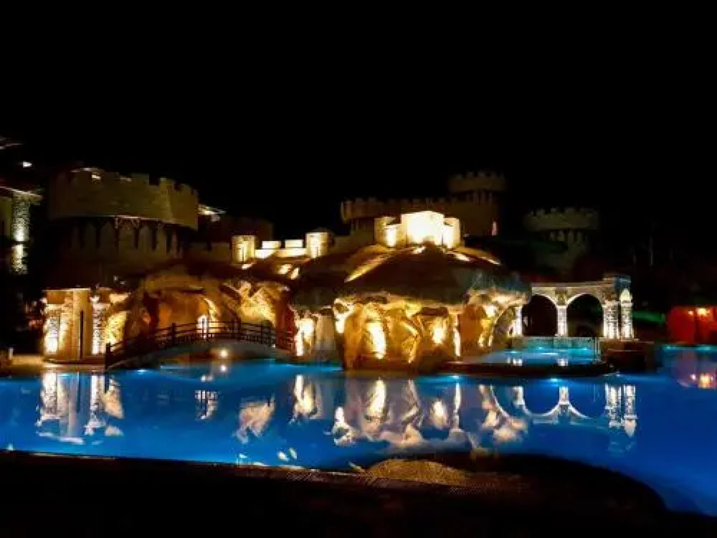 Luxury Dreamland Oasis Apartments